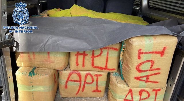 Droga intervenida en una furgoneta de pasajeros en la AP-7 en la provincia de Málaga