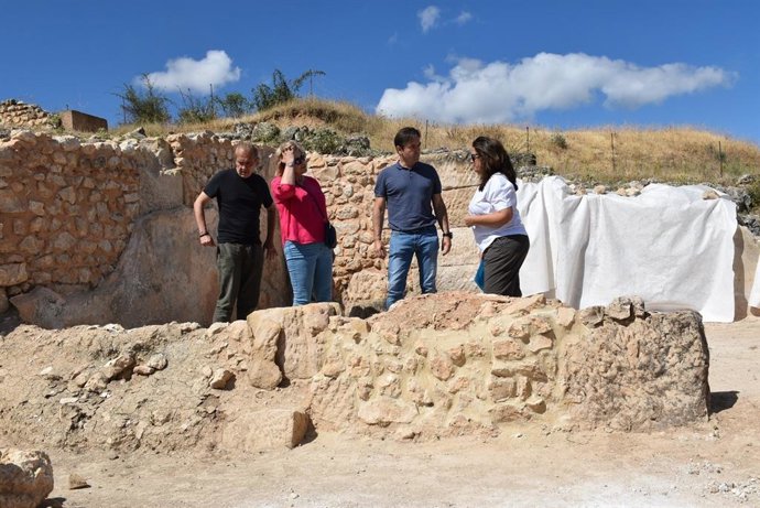 Visita del diputado de Patrimonio de la Diputación de Cuenca, Miguel Ángel Valero, a la ciudad romana de Ercávica