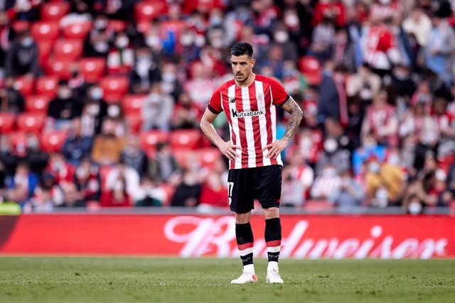 Archivo - Yuri Berchiche of Athletic Club looks on during the Spanish league match of La Liga between, Athletic Club and Celta de Vigo at San Mames on April 17, 2022, in Bilbao, Spain.