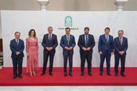 Los 'barones' del PP esperan que el triunfo de Moreno en Andalucía sea la antesala de una victoria de Feijóo en España