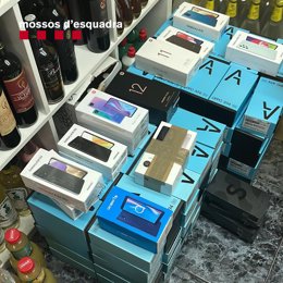 Imatges del material presumptament robat per un grup dedicat a assaltar furgonetes d'empreses de repartiment i missatgeria amb armes de foc