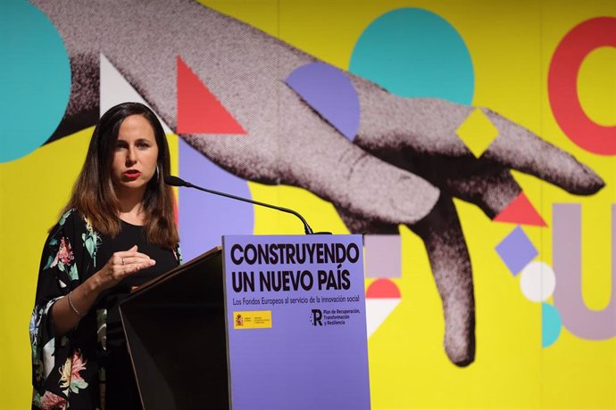 La ministra de Derechos Sociales y Agenda 2030, Ione Belarra, durante la jornada 'Construyendo un nuevo país: los Fondos Europeos al servicio de la innovación social', en COAM, a 20 de julio de 2022, en Madrid (España).