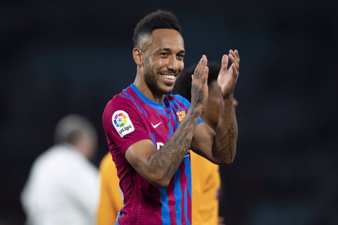Archivo - Pierre-Emerick Aubameyang of Barcelona acknowledges fans during the friendly match between FC Barcelona and the A-Leagues All Stars at Accor Stadium in Sydney, Wednesday, May 25, 2022. (AAP Image/Brett Hemmings) NO ARCHIVING, EDITORIAL USE ONLY