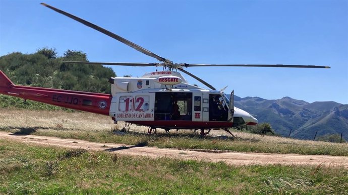 Helicóptero del Gobierno de Cantabria en un rescate en Fuente Dé