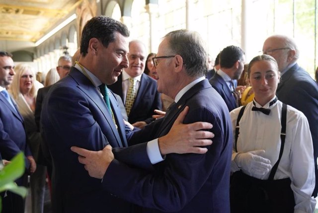 El presidente de Melilla, Eduardo de Castro, y el presidente de la Junta de Andalucía, Juanma Moreno