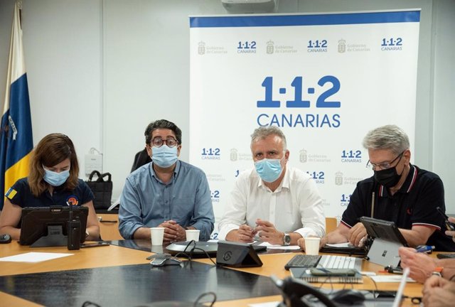 El presidente de Canarias, Ángel Víctor Torres, asiste a la reunión de coordinación para seguir la evolución del incendio