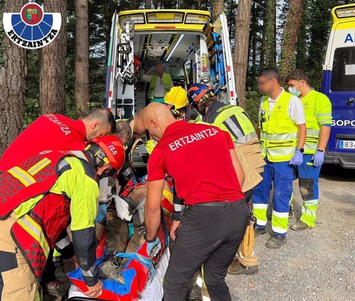 Rescatado un barranquista tras sufrir una lesión en la cueva de La Leze