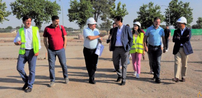 El presidente de la Diputación de Ciudad Real, José Manuel Caballero, visitando la tercera fase de las obras del pabellón ferial de Ciudad Real