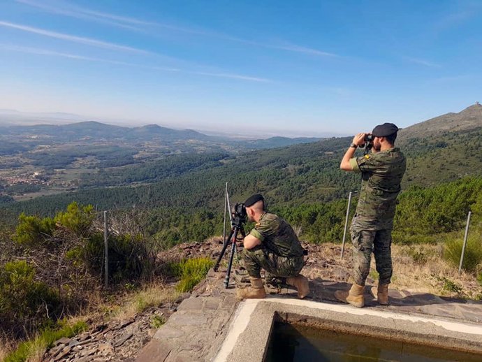 Dos soldados en labores de vigilancia en Salamanca.