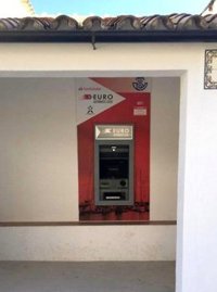 Correos cuenta ya con 129 cajeros automáticos para compensar la falta de servicios financieros