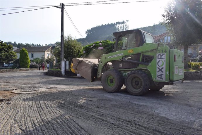 Archivo - Obras de reparación y pavimentación en viales