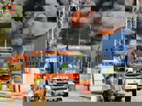 Un incendio en una nave industrial de Riba-Roja obliga a evacuar la piscina municipal de Loriguilla