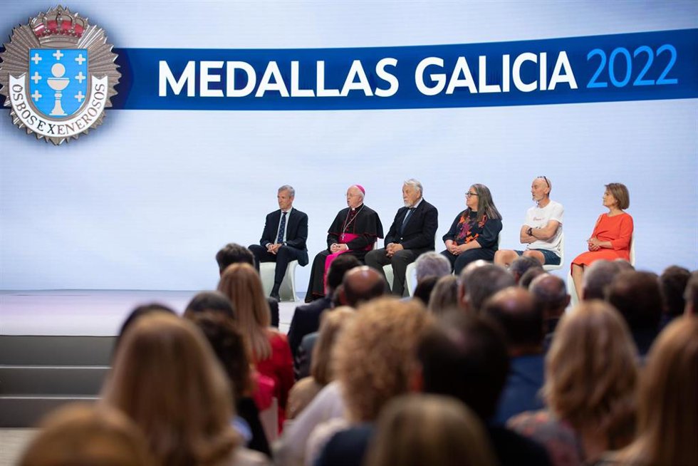 O presidente da Xunta, Alfonso Rueda, acompañado dos membros do Executivo autonómico, preside o acto de imposición das Medallas de Galicia 2022. Museo Centro Gaiás, Santiago de Compostela, 24/07/22.