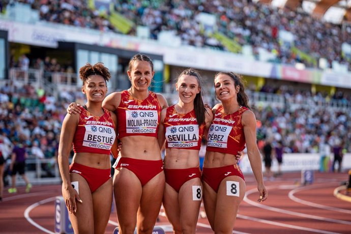 Maribel Pérez, Paula Sevilla, Jal Bestué i Sonia Molina-Prats, de l'equip espanyol, en la primera ronda de 4x100 metres 