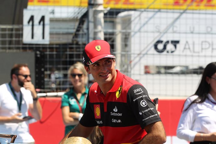 24 July 2022, France, Le Castellet: Spanish F1 driver Carlos Sainz of team Ferrari is seen during the drivers' parade ahead of the French Grand Prix Formula One race at Circuit Paul Ricard. Photo: Gino Allegritti/Avensimages/LPS via ZUMA Press Wire/dpa