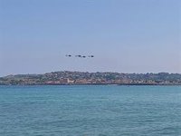 El Festival Aéreo de Gijón concentra a unas 250.000 personas en la bahía de San Lorenzo