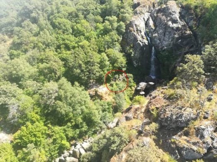 Foto del 1-1-2 de la evacuada en helicóptero tras lesionarse una pierna en las cascadas de Sotillo en Cobreros (Zamora)
