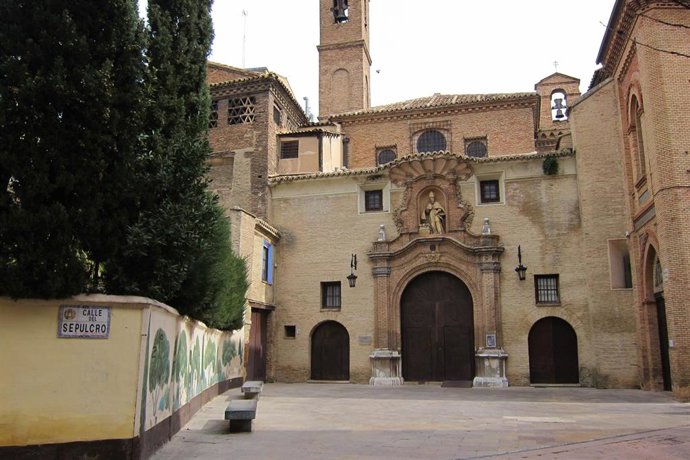 Archivo - Exterior de la zona de la iglesia del Monasterio de la Resurrección de las Canonesas del Santo Sepulcro de Zaragoza.