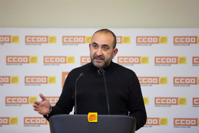 Archivo - El secretario general de CC.OO de Catalunya, Javier Pacheco, comparece en la sede de CC.OO. de Catalunya, a 5 de abril de 2022, en Barcelona, Catalunya (España). 
