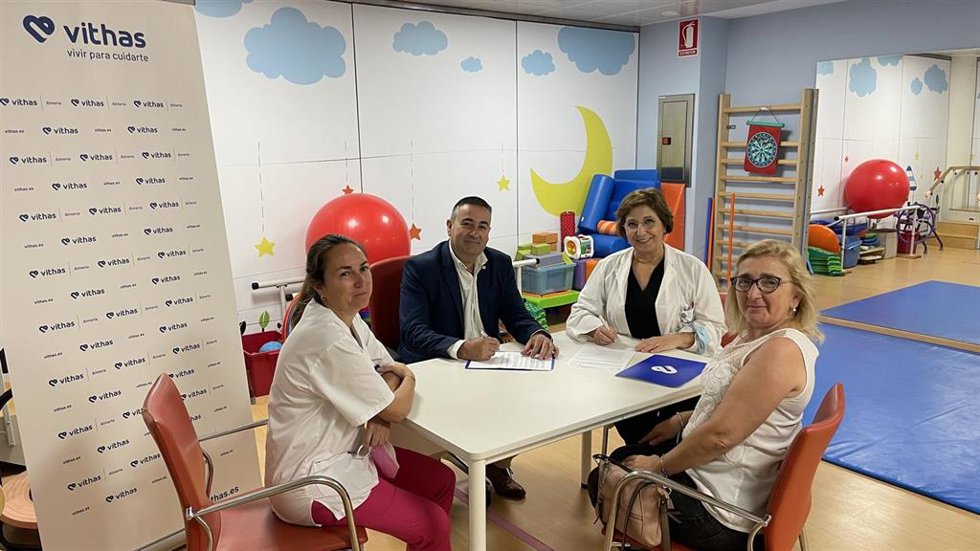 Cruz Roja y Vithas Almeria firman un acuerdo para estudios complementarios de bebés