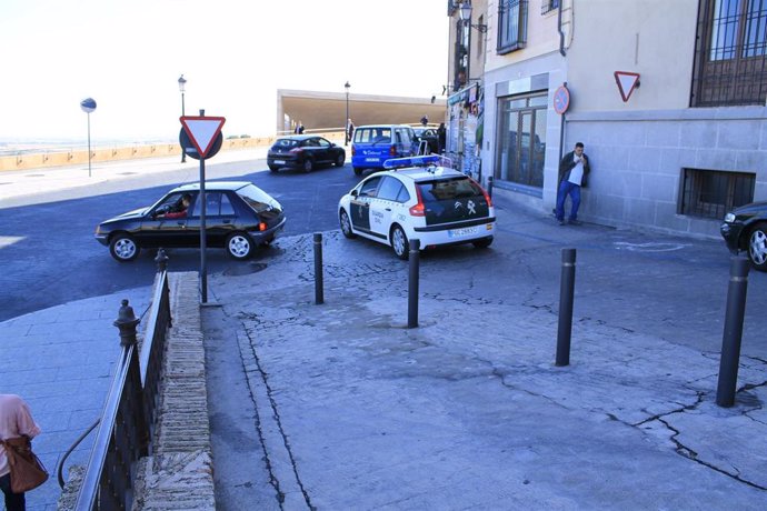 Archivo - Coche de la Guardia Civil en un patrulla rutinaria