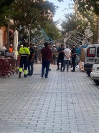 AV.- Dos personas, heridas al derrumbarse un andamio y la fachada de un edificio en Logroño