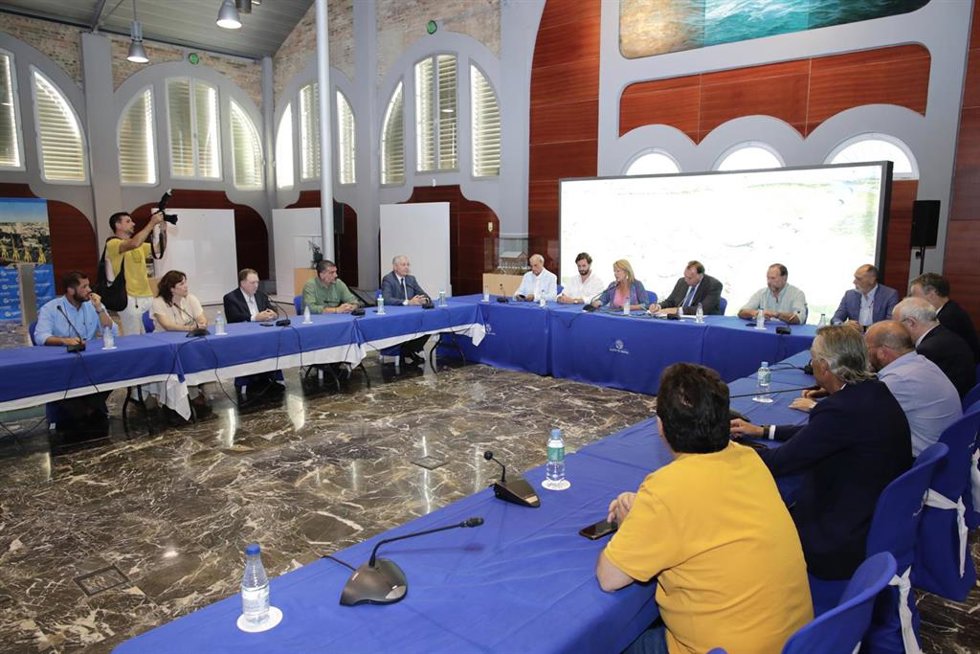 Jornada De Trabajo Sobre Exportaciones: Evolución Y Retos Celebrada En El Puerto De Huelva.