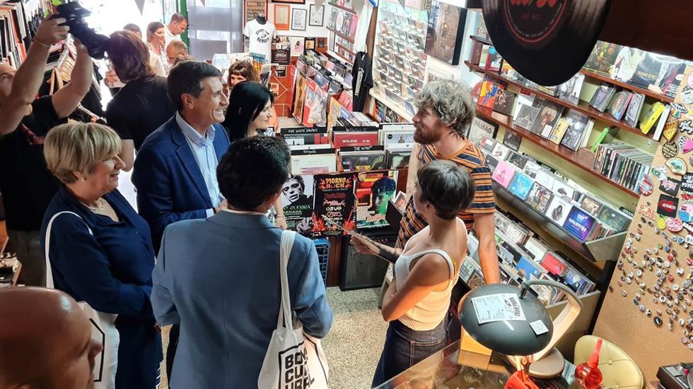 El delegado del Gobierno de España en Andalucía, Pedro Fernández, presenta el Bono Cultural Joven.