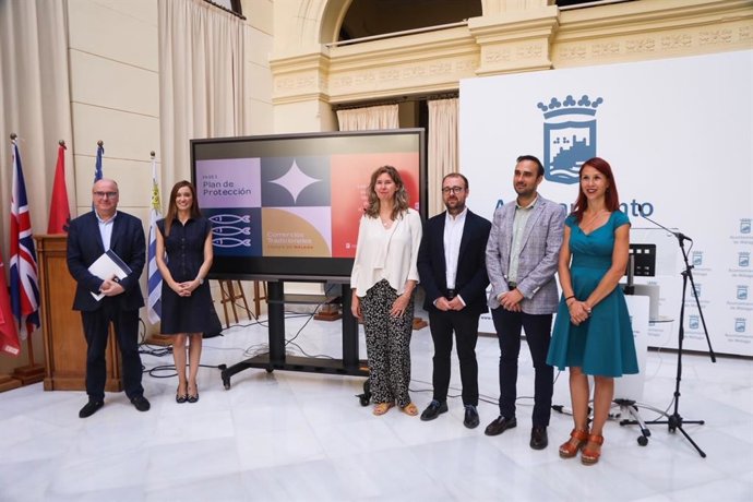 El Ayuntamiento de Málaga, a través del Área de Comercio, ha encargado a la Facultad de Comercio y Gestión de la Universidad de Málaga un informe diagnóstico sobre el comercio tradicional, como paso previo a la puesta en marcha de un plan para el sector