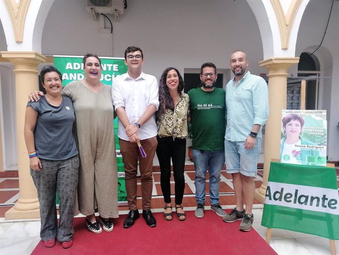 Miembros de Adelante Cádiz en un acto público