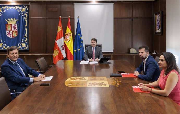 Mañueco preside la reunión con Luis Tudanca para preparar la reunión del jueves 28 con Pedro Sánchez