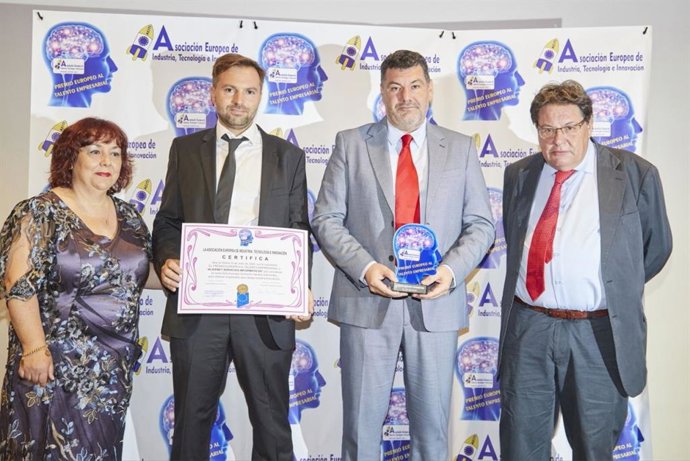 Entrega del premio a ALIERNET