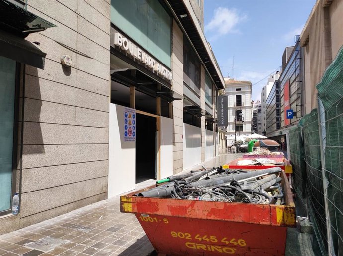 Obras en el antiguo Boulevard Austria, que albergará una nueva tienda de Zara