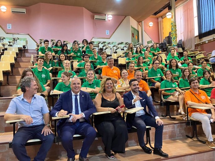 El Alumnado Del Encuentro Cádiz Suena, De Diputación, Inicia Su Formación En Puerto Real. Ruiz Boix Y Elena Amaya Dan La Bienvenida A Los Músicos