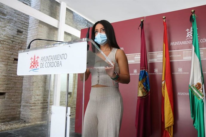 Archivo - La delegada de Juventud en el Ayuntamiento de Córdoba, Cintia Bustos, en una imagen de archivo.