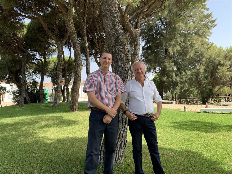 Los doctores de la UHU Francisco de Paula Rodríguez Miranda (i) y Francisco José Pozuelos Estrada (d) en un curso de la UNIA.
