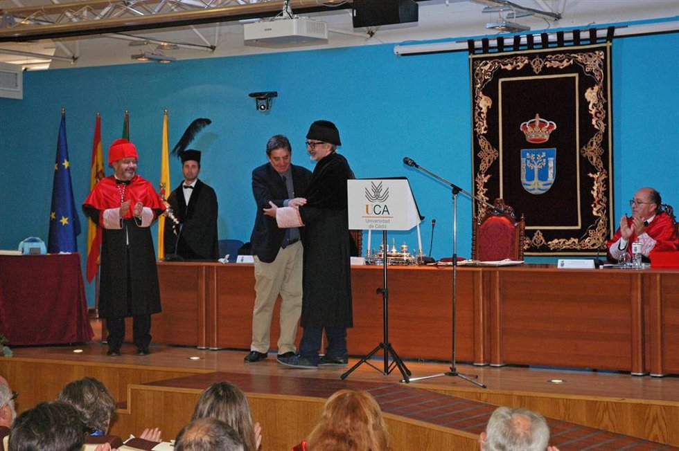 La Universidad De Cádiz Inviste A Almudena Grandes Como Doctora Honoris Causa