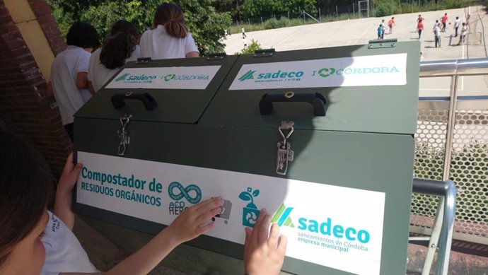 Un compostador de residuos orgánicos de Sadeco.