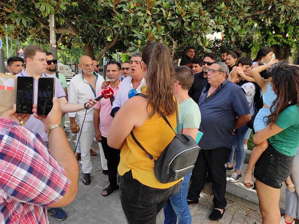 Momento de la comparecencia de colectivos de etnia gitana y familias afectadas