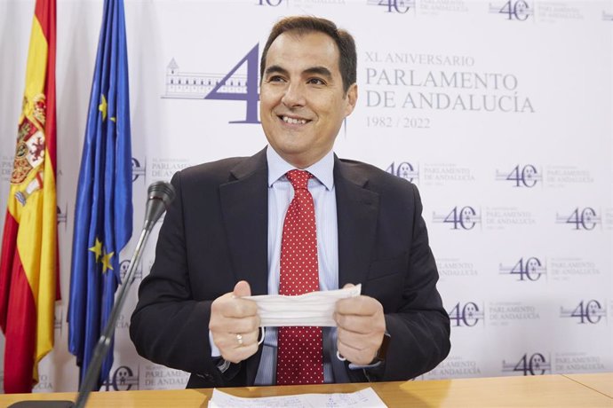 Archivo - José Antonio Nieto, en una comparecencia ante los medios en el Parlamento andaluz.