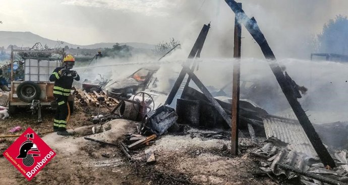 Incendio en una fábrica de palets de madera de Pinoso