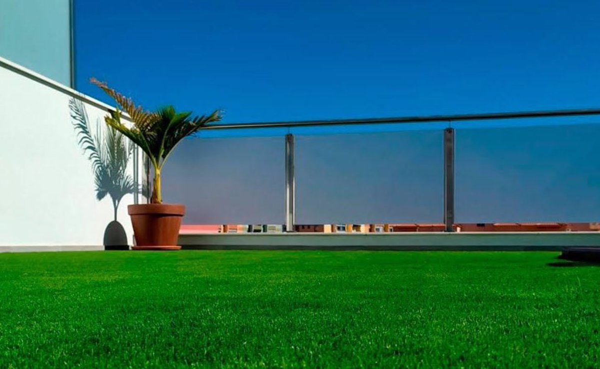 Césped artificial: ¿Cómo elegir el más adecuado para tu terraza o