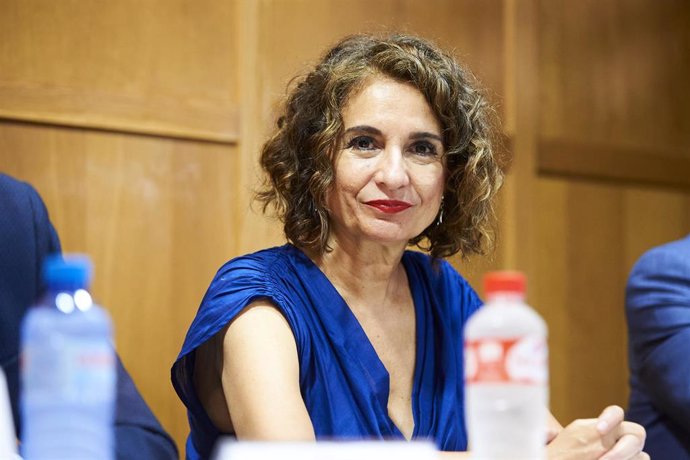 La ministra de Hacienda, María Jesús Montero, inaugura el curso de verano, El cumplimiento tributario , en la Universidad Internacional Menéndez Pelayo (UIMP), a 6 de julio de 2022, en Santander, Cantabria (España). Los Cursos de Verano de 2022 de la 