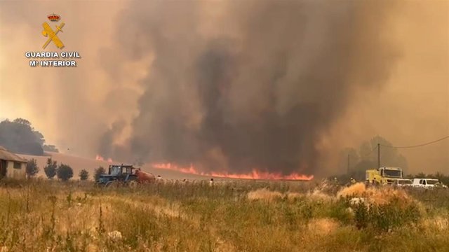 Imagen del incendio originado en Sabinares del Arlanza, en Burgos