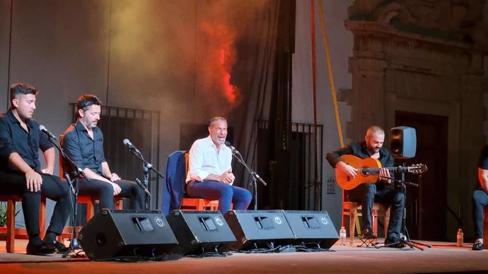 El artista Pedro 'El Granaíno' en la UNIA.