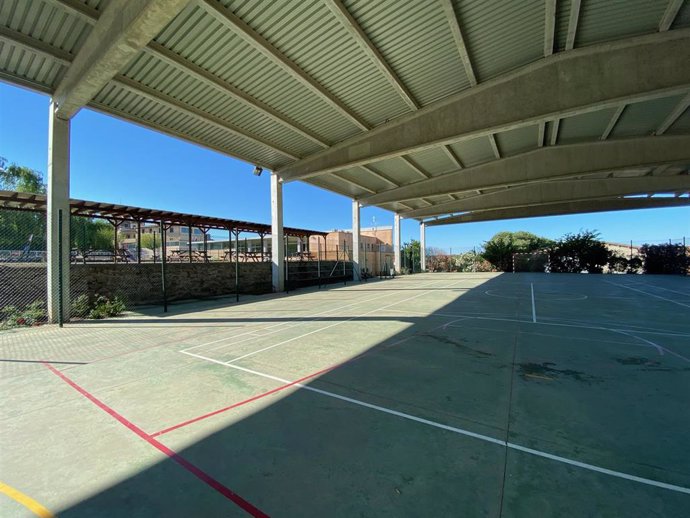 Nueva cubierta en la pista polideportiva de Abiego (Huesca).