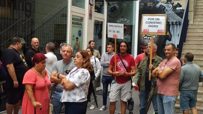 Concentración de trabajadores en el Orecla.