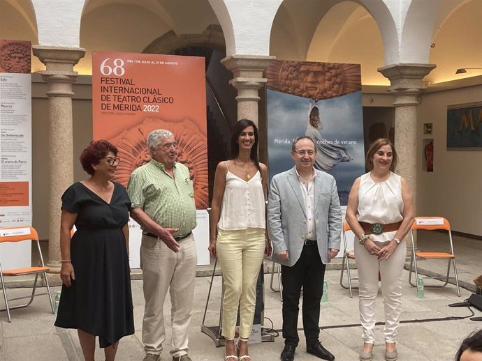 Presentación de la extensión del Festival de Mérida en Regina