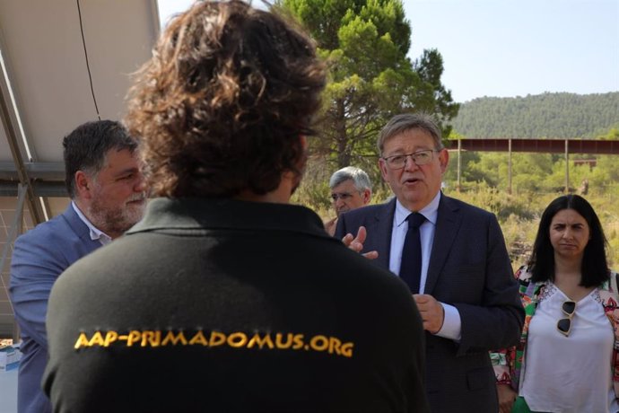 Ximo Puig visita la entidad AAP Primadomus en Villena