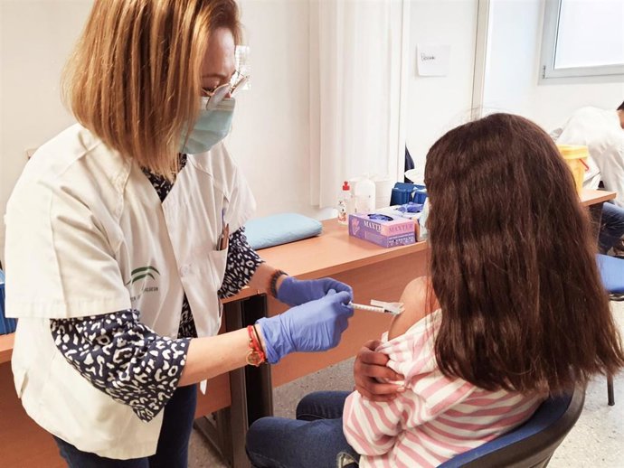 Archivo - Vacunación pediátrica de covid-19. Imagen de archivo.